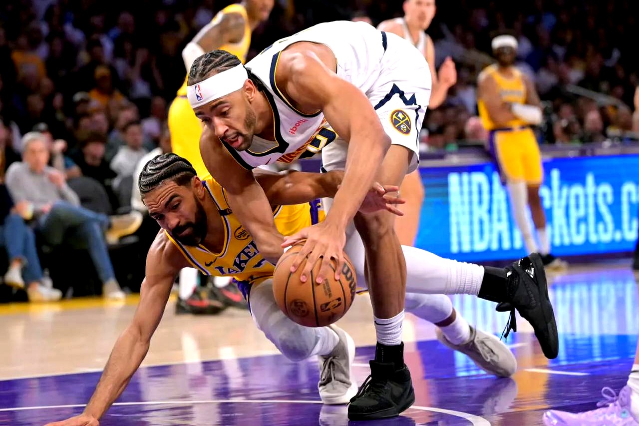 九游官方-伦纳德顶薪联手詹姆斯