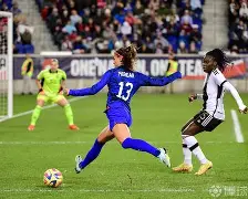 九游官方-葡萄牙女足运动员登上国际赛事颁奖台视频